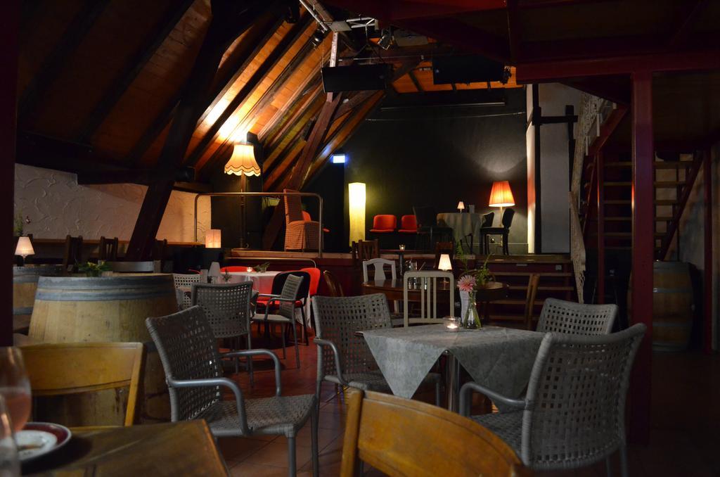 Hotel "Cafe Verkehrt" - Wellcome Motorbiker, Berufsleute Und Reisende Im Schwarzwald Oberhof  Kültér fotó